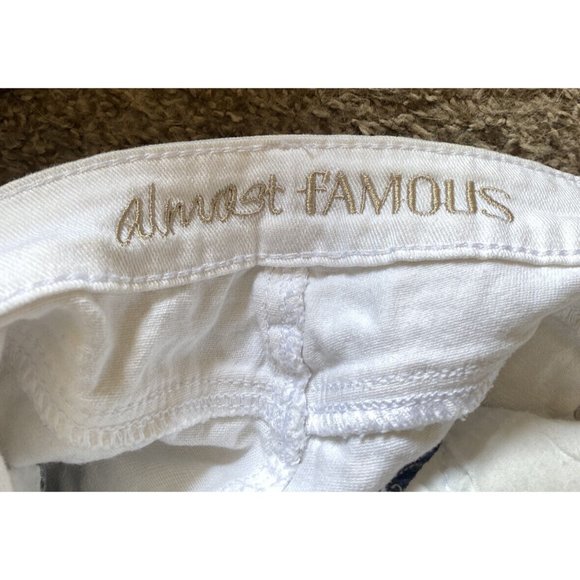 Almost Famous Womens White Shorts Distressed Size 5 READ DESCRIPTION - Picture 10 of 12